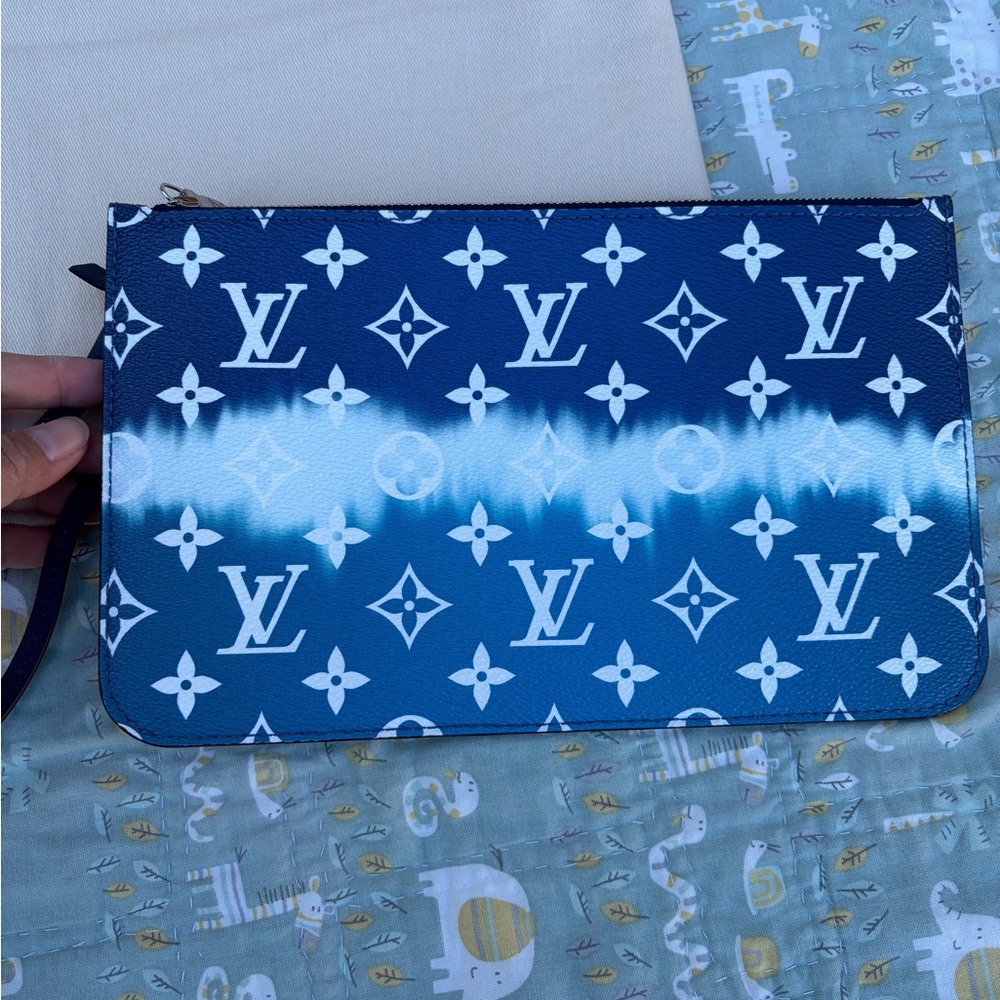 Louis Vuitton Limited Edition Neverfull MM Pouch (PRICE FIRM)